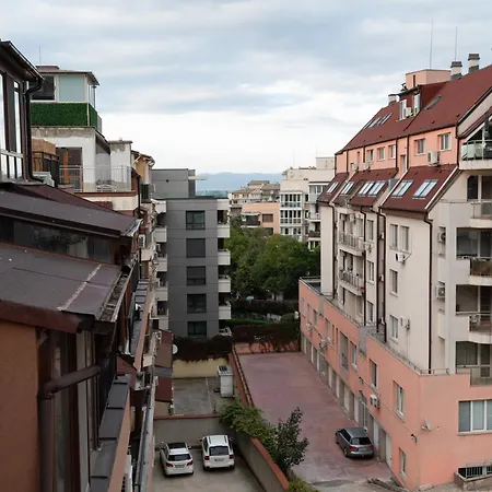 Charming 1br Steps From South Park * София